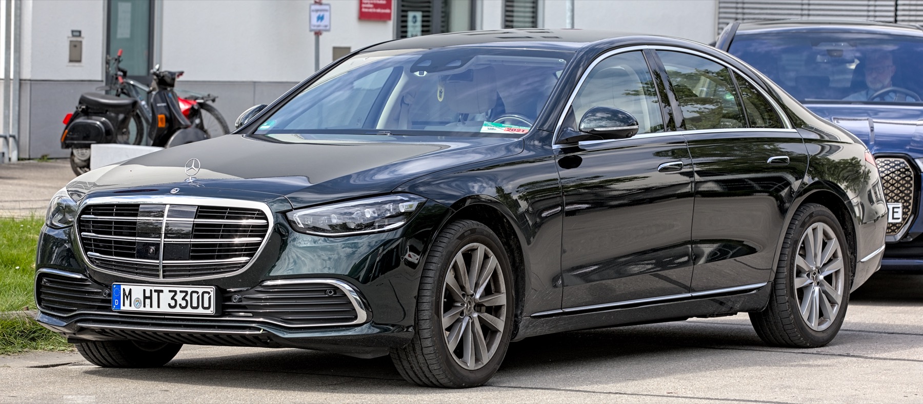 Mercedes-Benz Classe S du parc Pavillon Noir